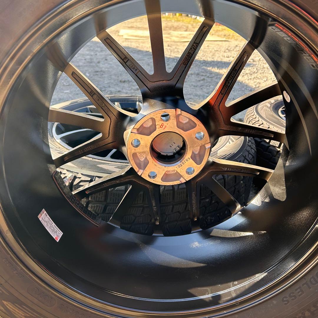[美品][バリ溝]レクサス等23年YOKOHAMAスタッドレス235/60R18
