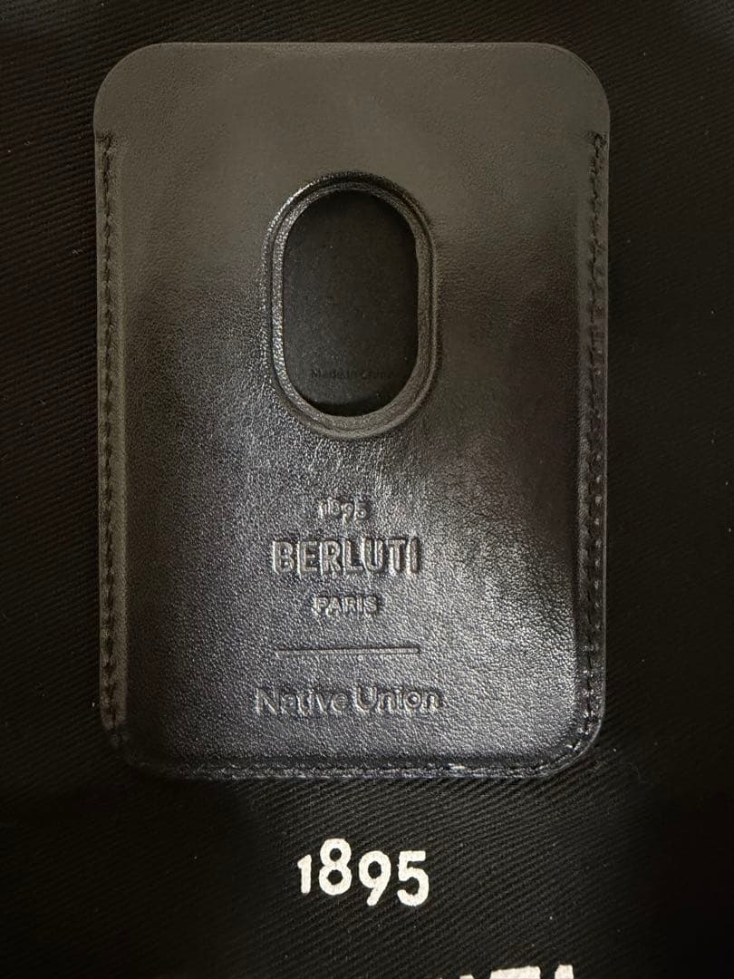 ベルルッティ　マグネット式カードホルダー