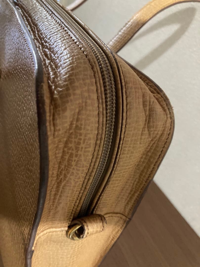 美品 ロエベ レザー キャメルのビジネスバッグ（男女使用可能です）
