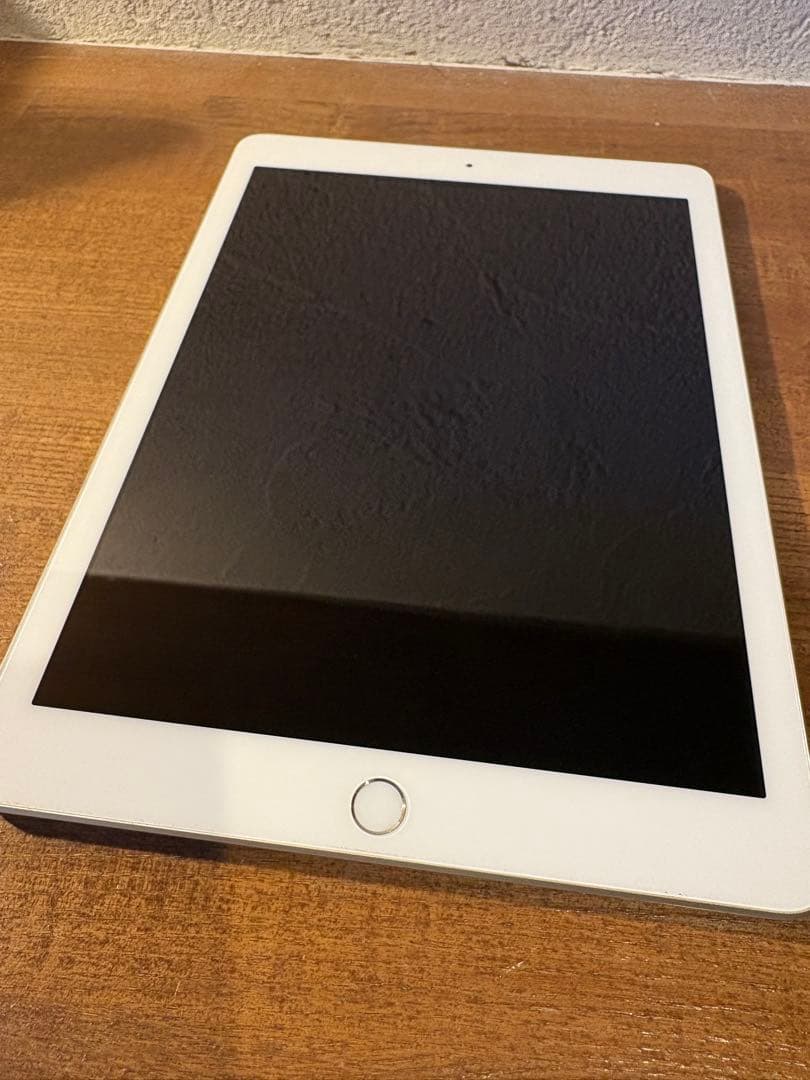 Apple iPad （第6世代）9.7インチ シルバー 本体箱付き