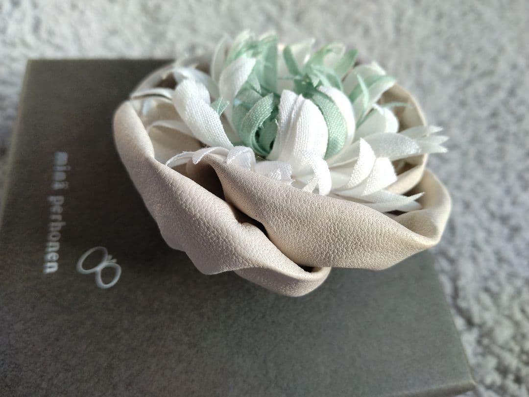 ミナペルホネン　コサージュ と ブローチ のセット　ballad