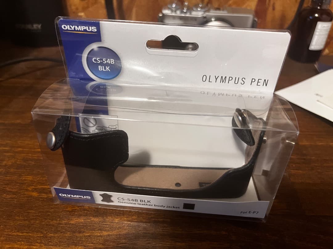 OLYMPUS デジタルミラーレス一眼　PEN E-P7 シルバー