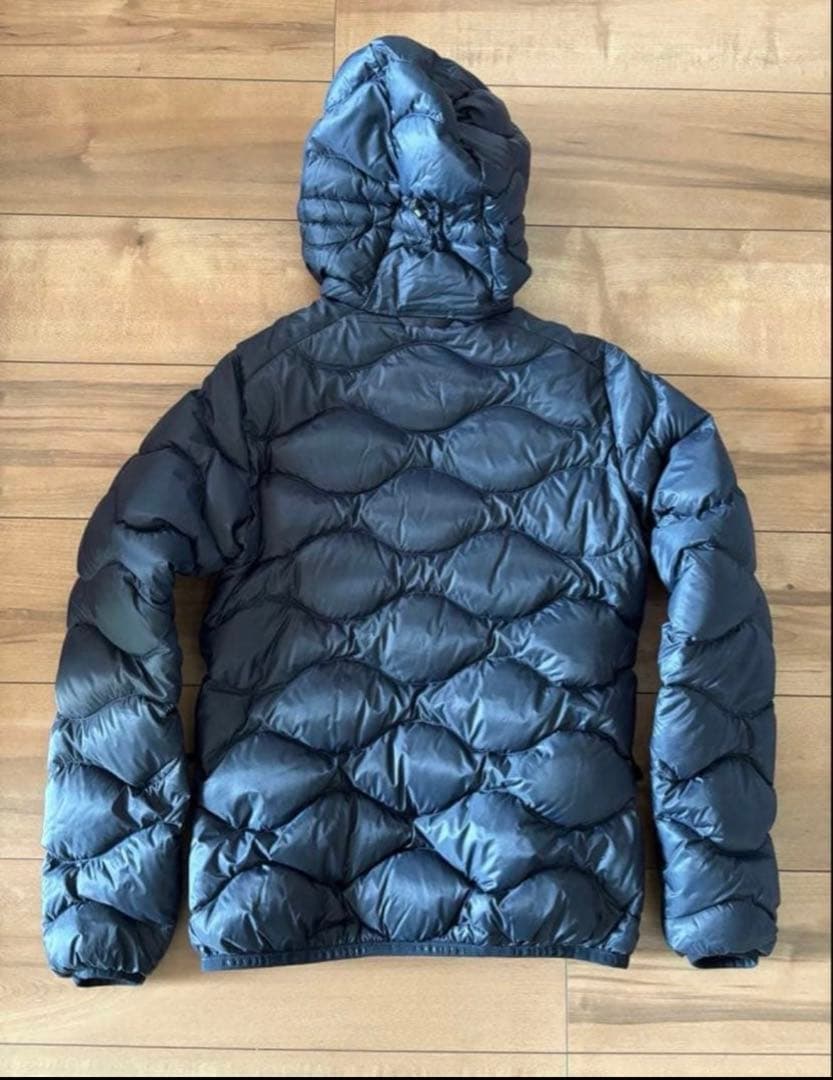 Peak Performance フード付きダウンジャケット xsネイビー