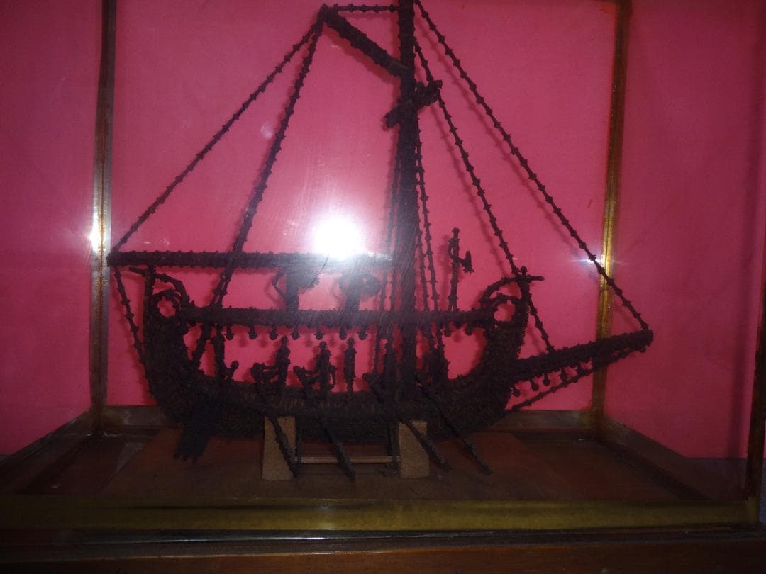 アンボン島の香木の船（人間国宝作成）