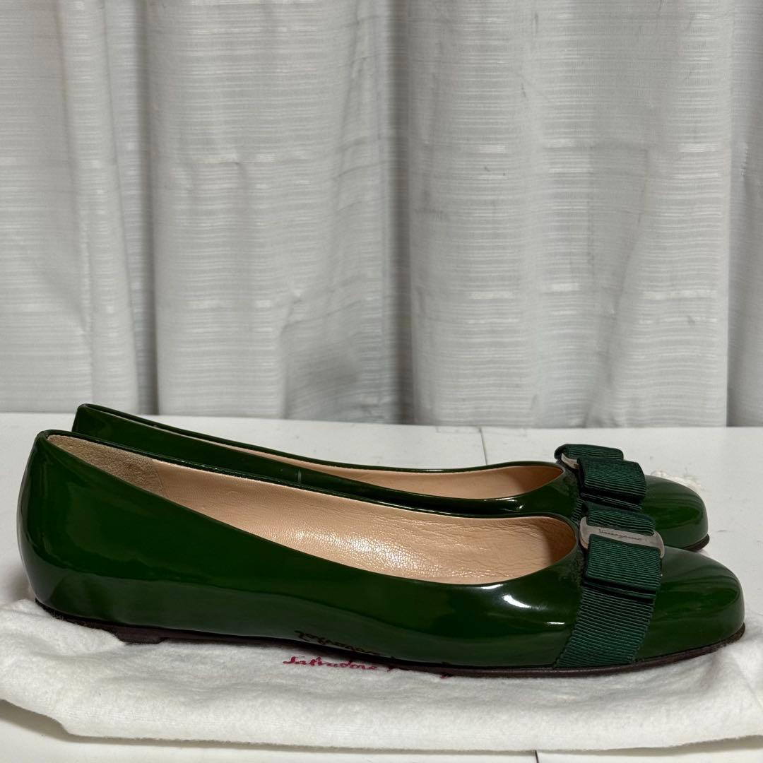 ⭐️未使用⭐️フェラガモ　ヴァリナ フラットシューズ　VARA ヴァラ