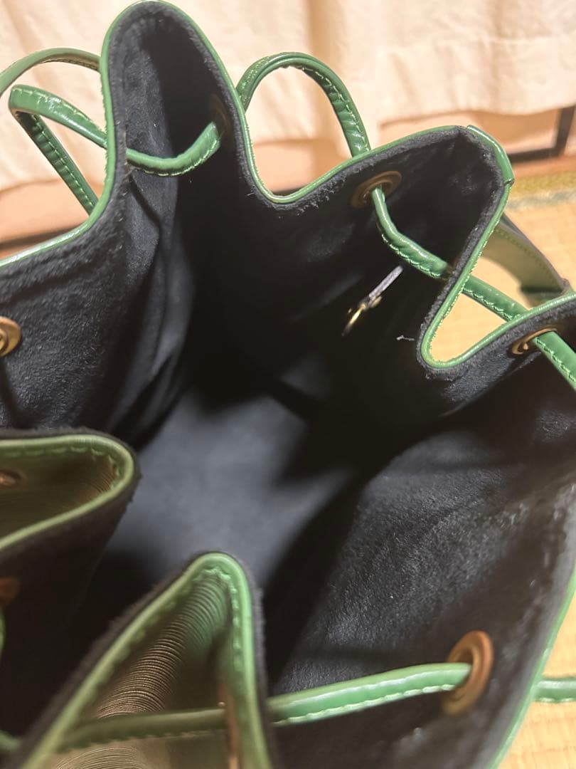 Louis Vuitton エピ プチノエショルダーバッグ