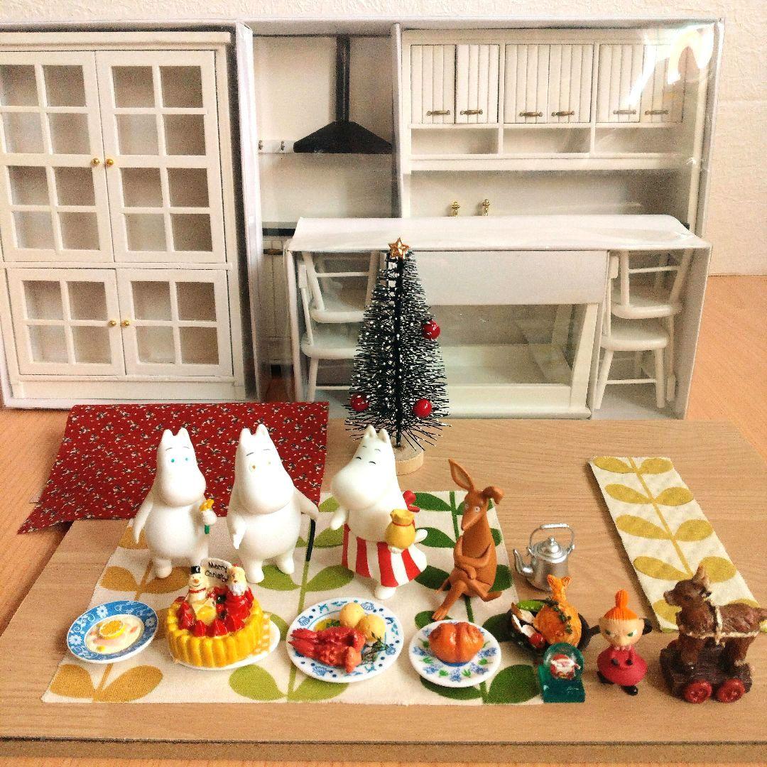 ムーミンフィギュア＆木製家具（白）＆豪華おまけ付きクリスマスミニチュアセット