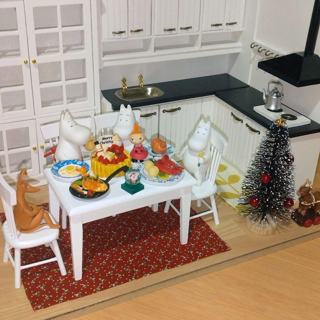 ムーミンフィギュア＆木製家具（白）＆豪華おまけ付きクリスマスミニチュアセット