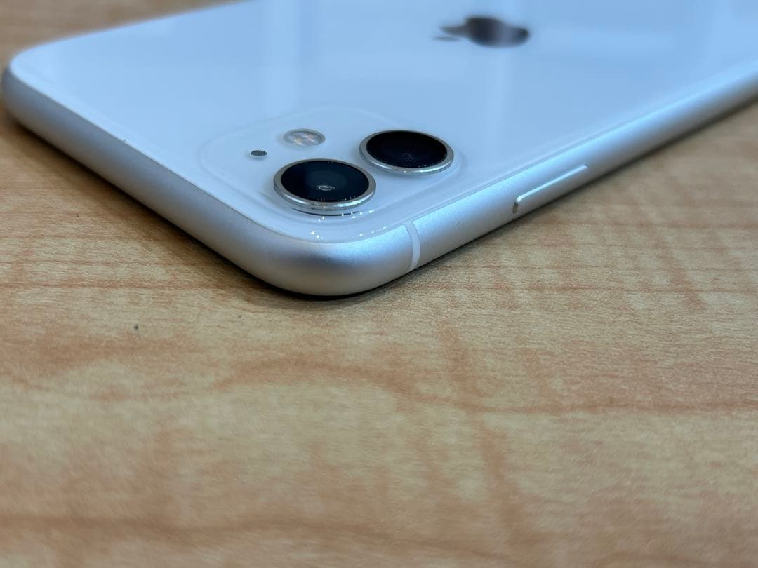 ☆ケース＆フィルム付き☆ iPhone 11 64GB ホワイト