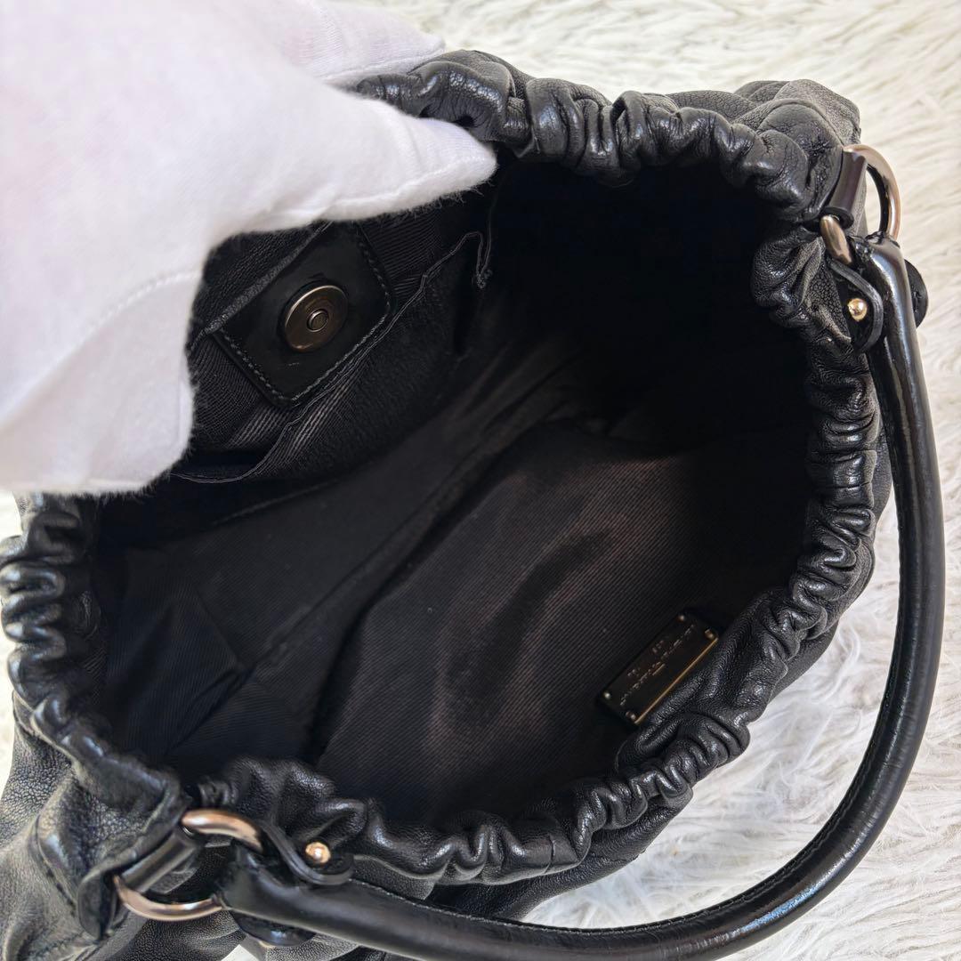 美品✨フェラガモ ワンショルダーバッグ ヴァラリボン レザー ブラック ホーボー