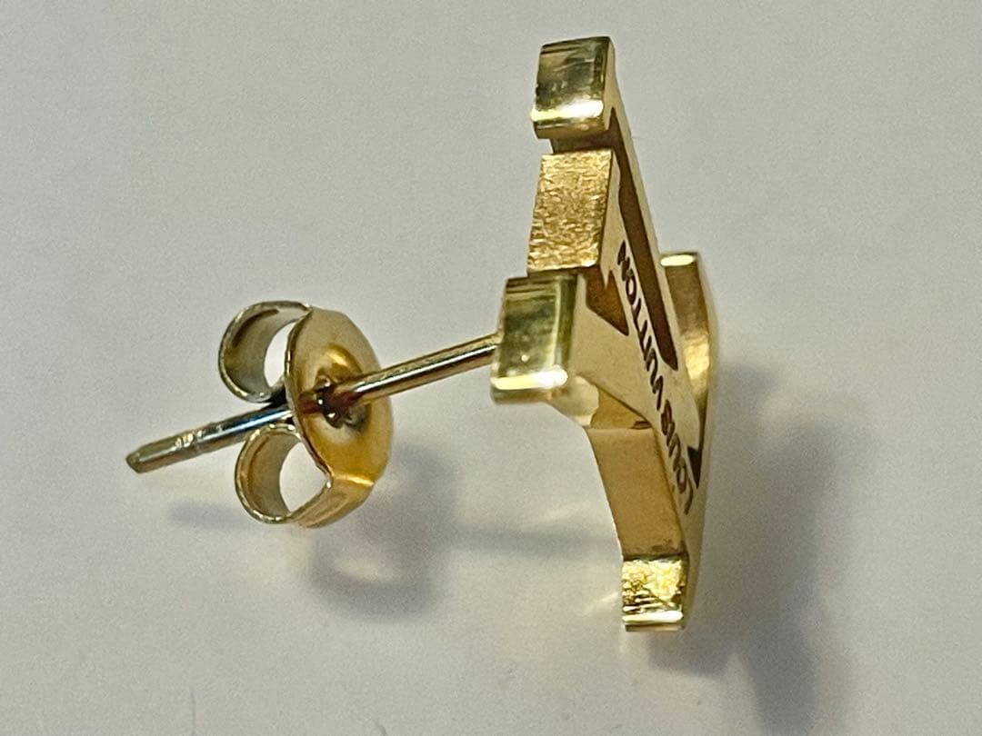 Louis Vuitton ゴールド LVロゴ ピアス(片耳)