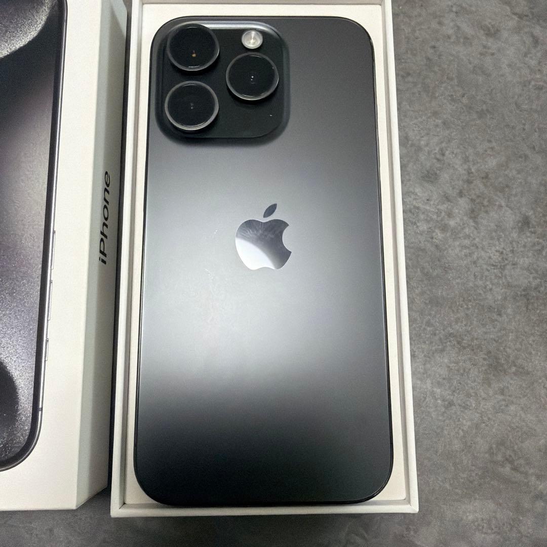 iPhone15pro 256GB ブラックチタニウム　SIMフリー