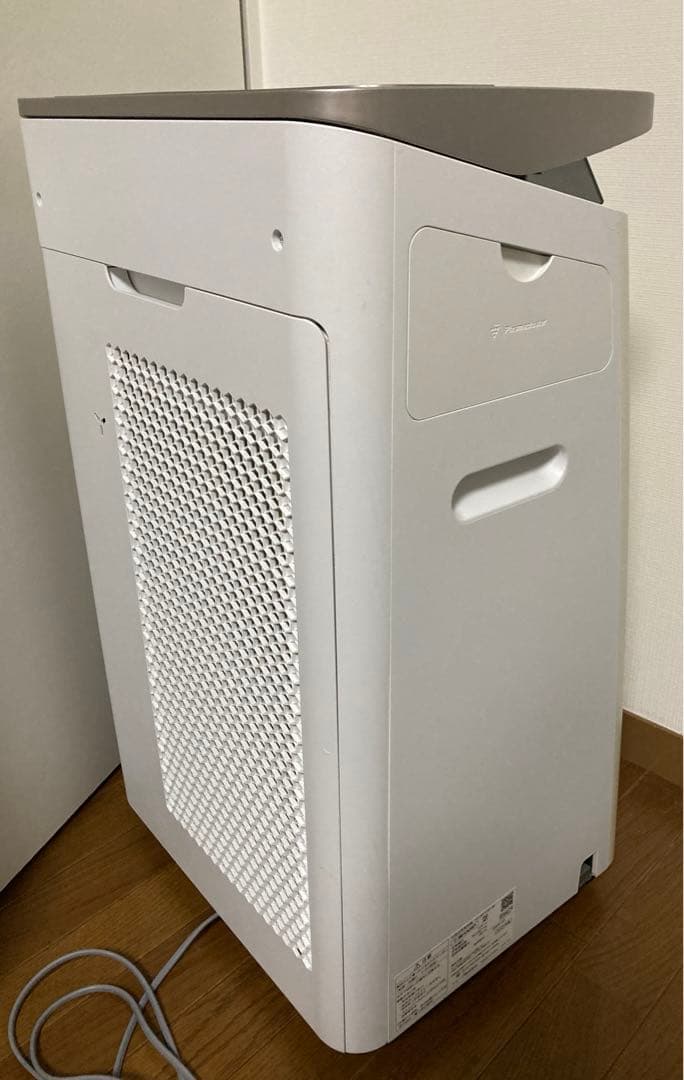 シャープ 加湿空気清浄機　プラズマクラスター KI-NP100-W 焼けあり