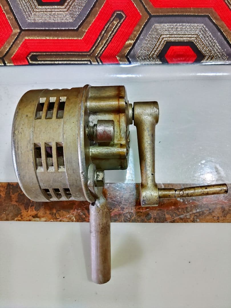 手動サイレン　手動ハンドル回転式サイレン　昭和レトロ　赤尾保商店製　名盤付　可動