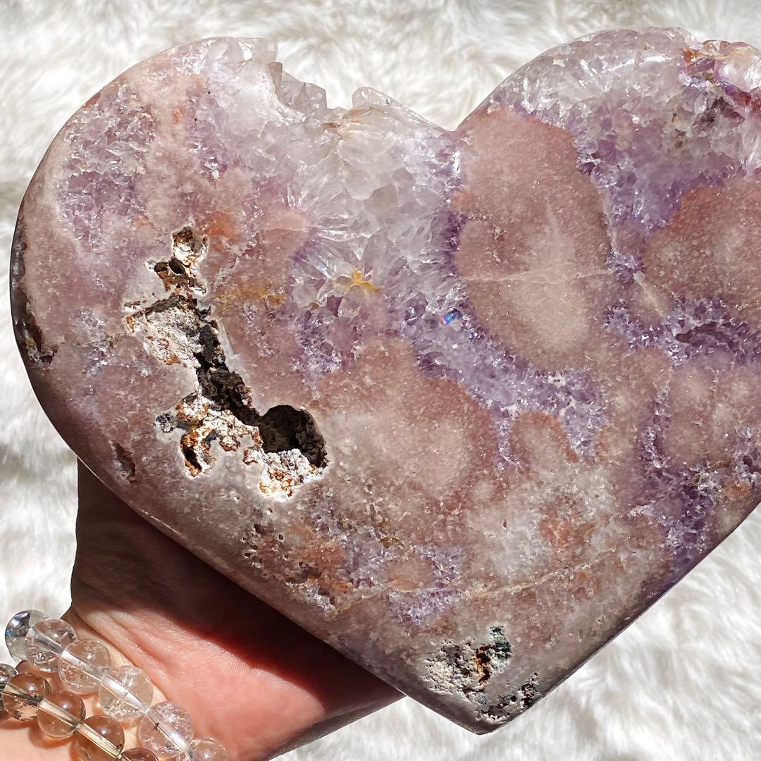 【 キュート ピンクアメジスト 原石 特大 ハート 1.54kg（台座付き）】