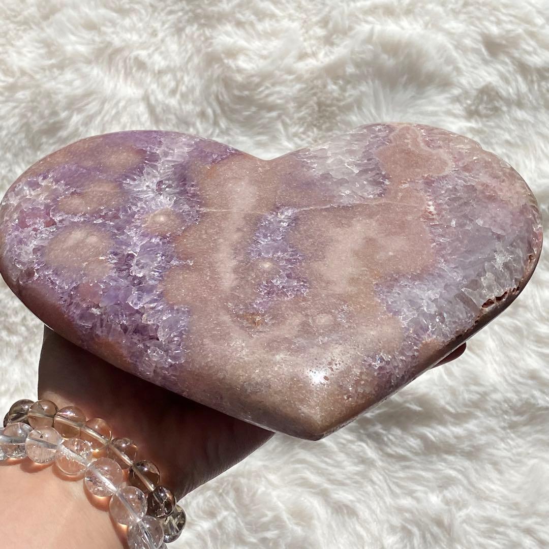 【 キュート ピンクアメジスト 原石 特大 ハート 1.54kg（台座付き）】