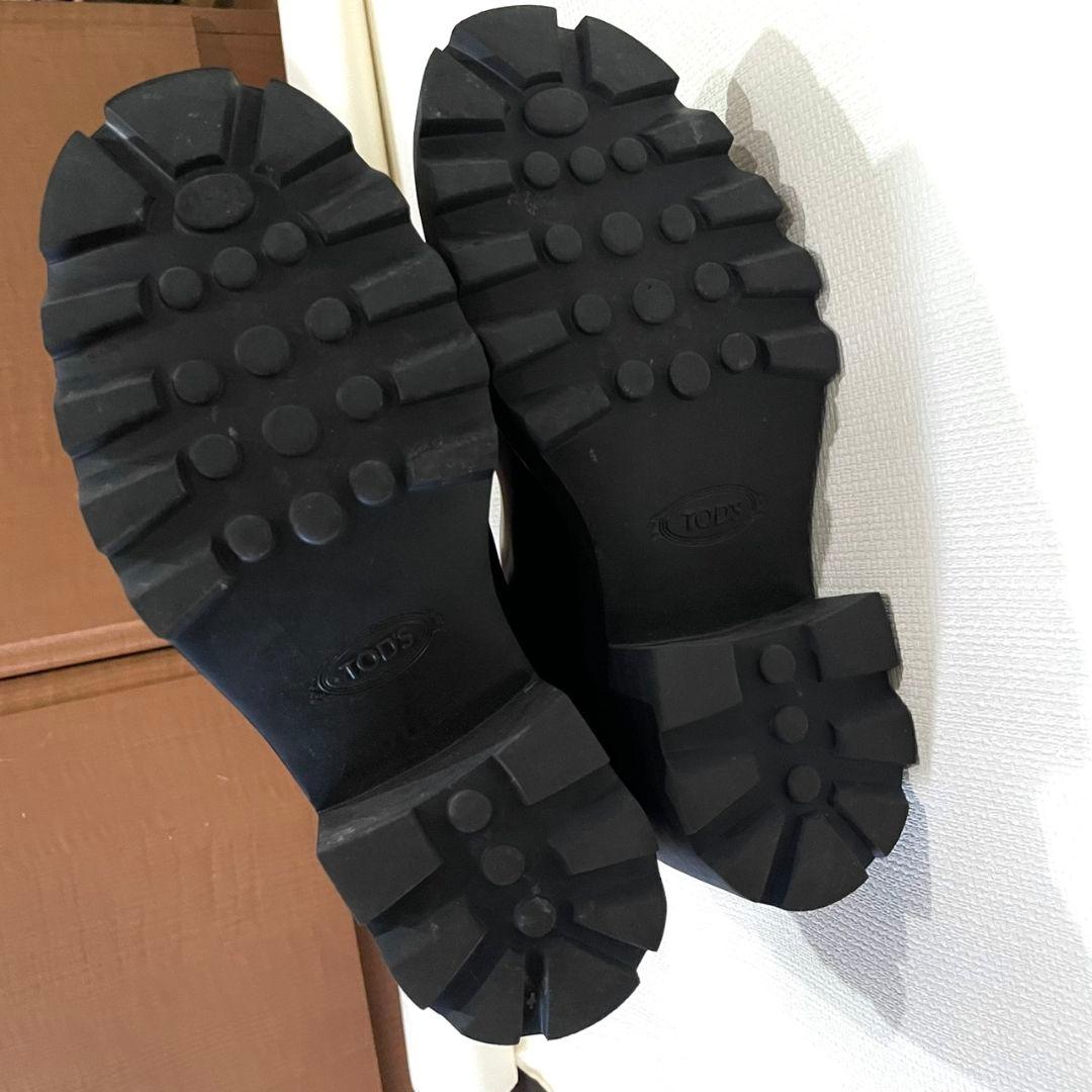 TOD'Sのブラックレザーブーツ