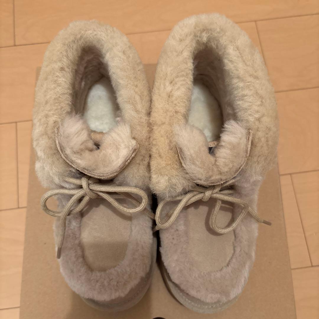 UGG エスミーレースアップ ムートンブーツ マスタードシード 厚底 23cm
