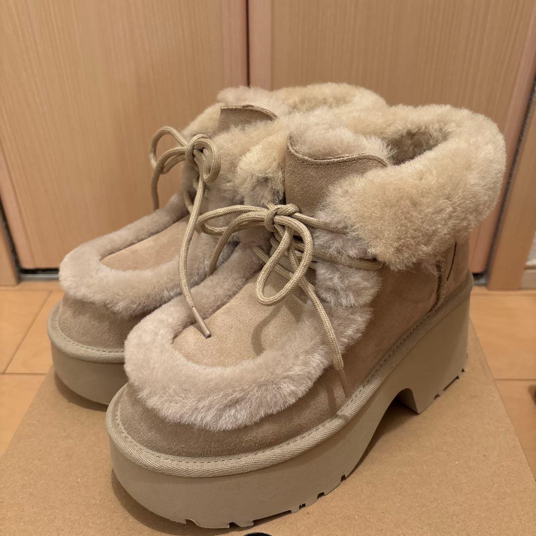 UGG エスミーレースアップ ムートンブーツ マスタードシード 厚底 23cm