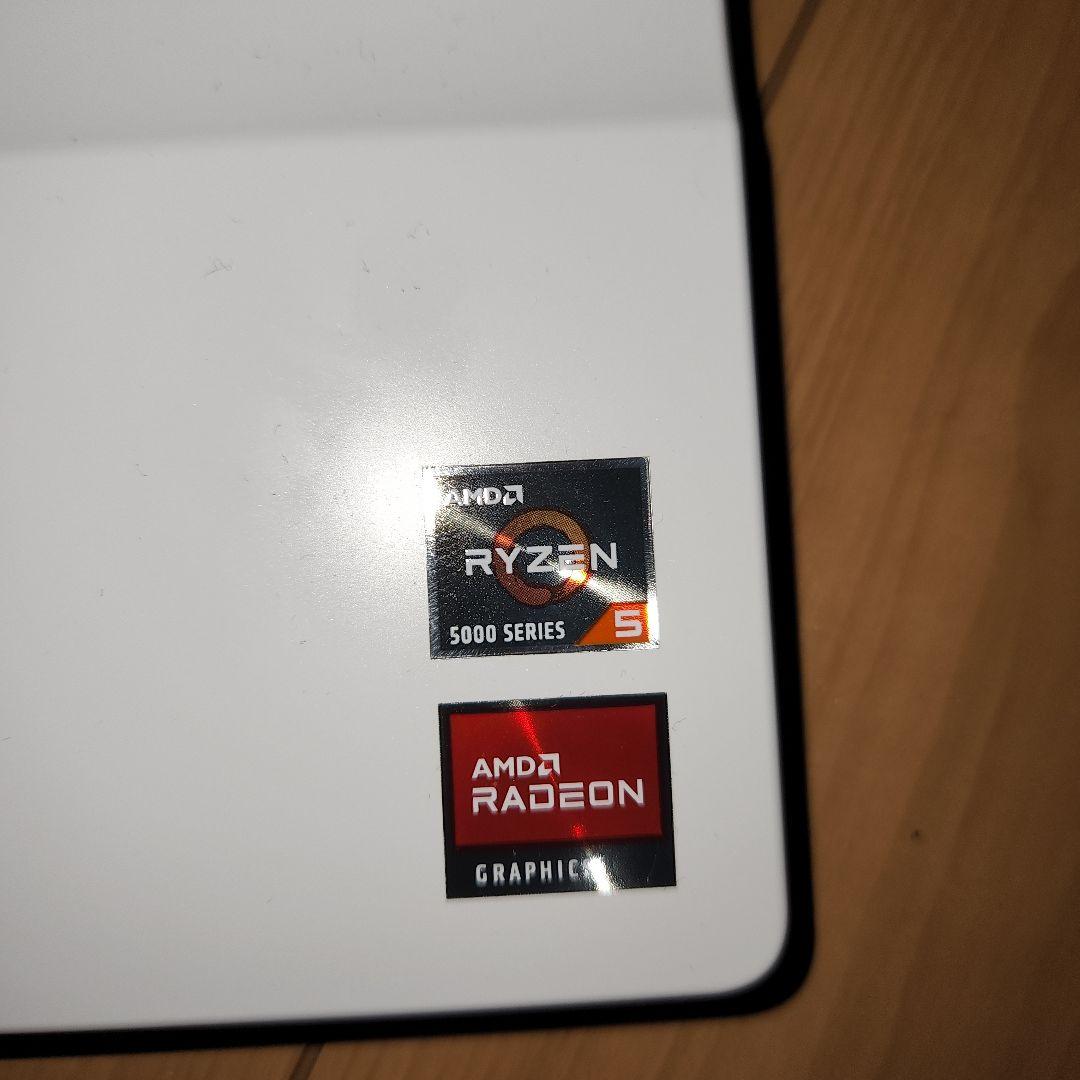 富士通 ホワイトノートPC メモリー:8GB　SSD容量:256GB