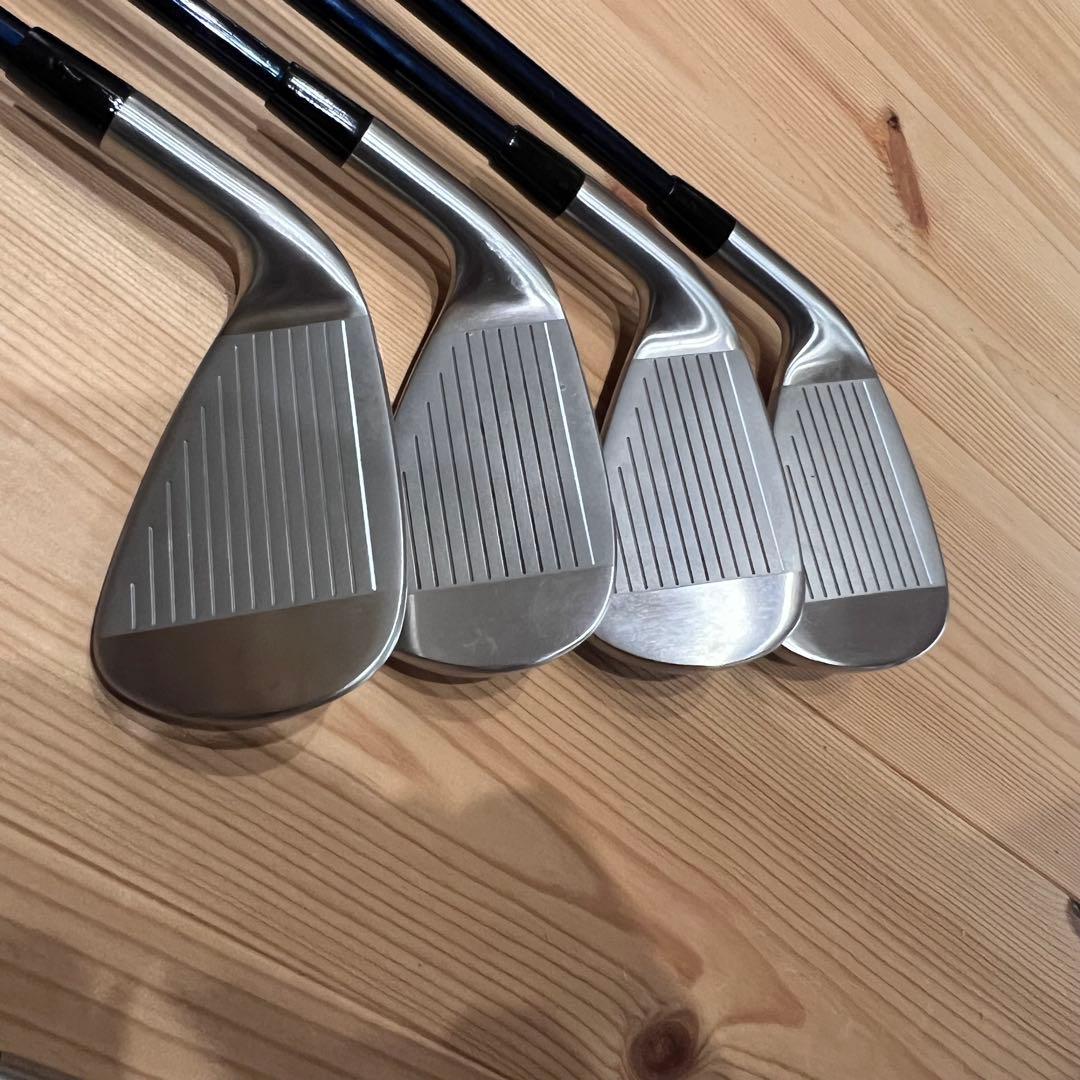 TOURSTAGEのViQゴルフバッグとゴルフクラブ13本セット