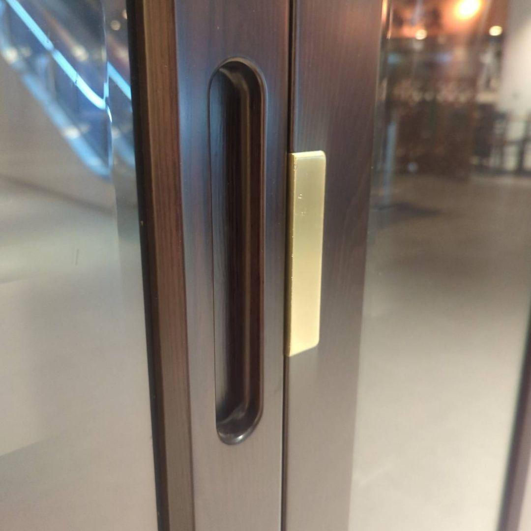 春真っ盛りセール◇美品　IDC大塚家具　書棚/本棚　飾り棚　ガラス　キャビネット