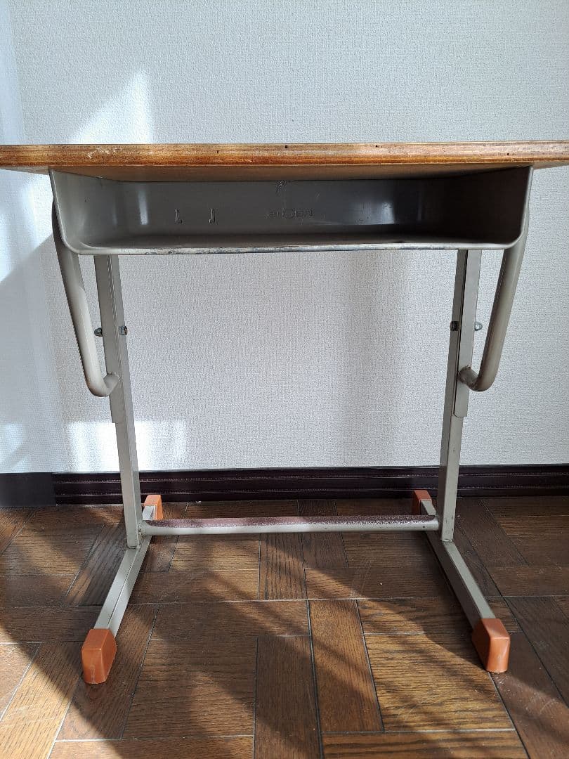 【送料無料】 オカムラ necos 学校 学習机 椅子 高さ調整可能　①