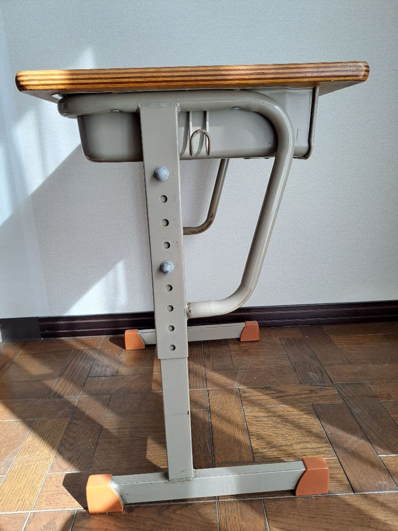 【送料無料】 オカムラ necos 学校 学習机 椅子 高さ調整可能　①