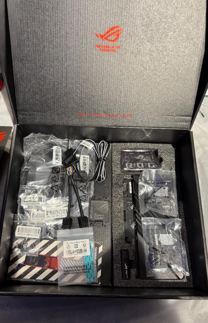 なお　PCパーツ（MB、CPU、メモリ、SSD４TB、電源）