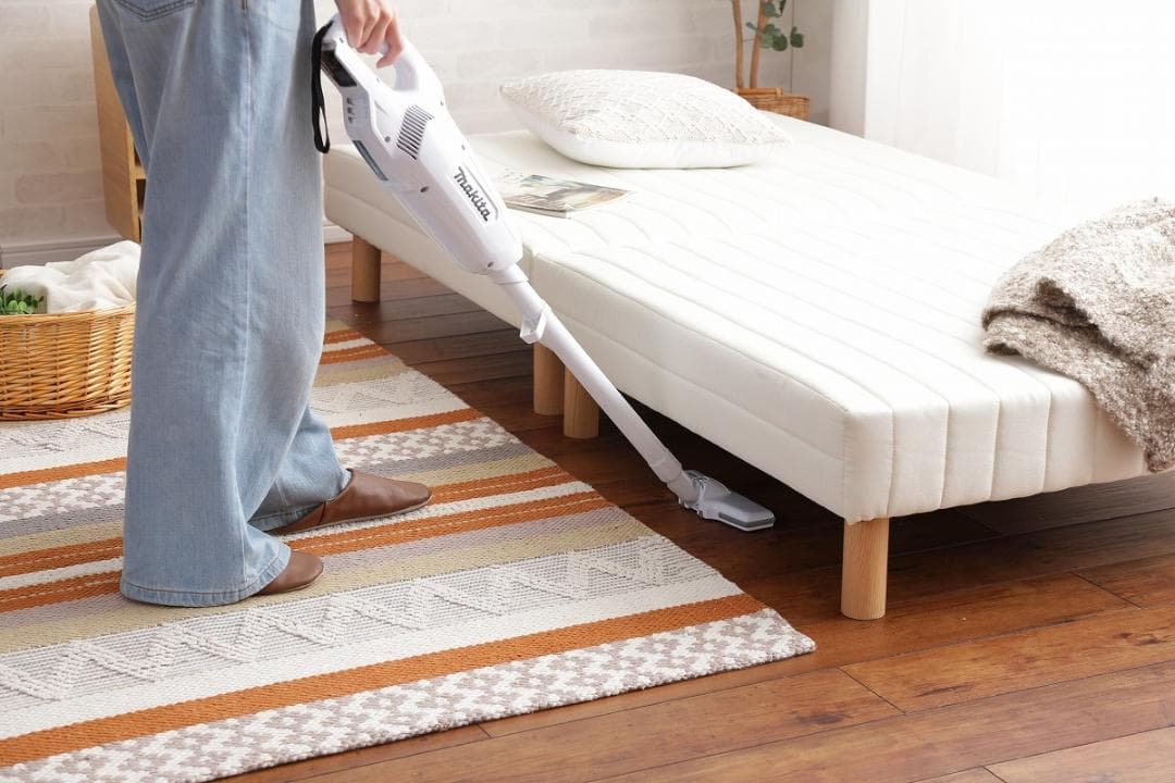 【新品・送料無料】脚付きマットレスベッド【セミダブル】