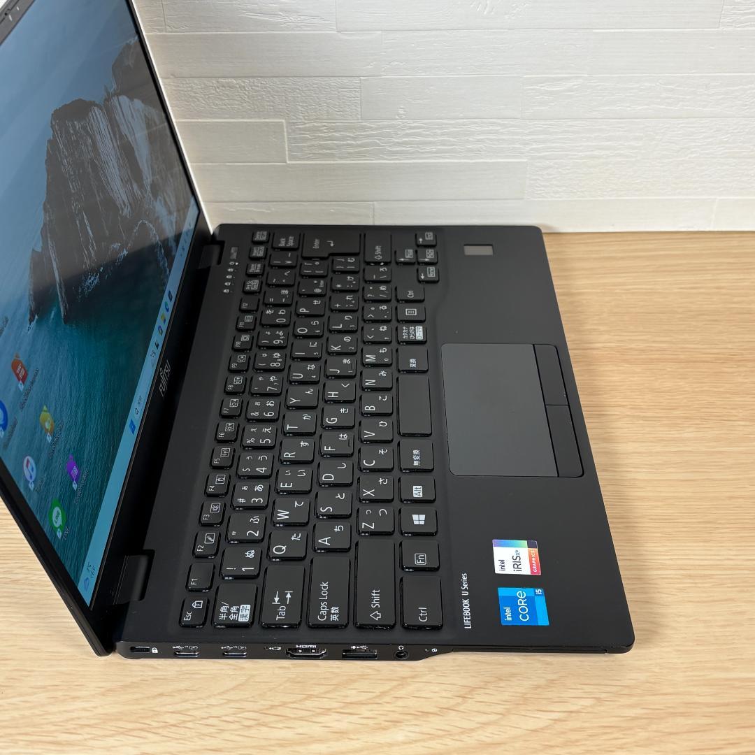 富士通　11世代i5　高年式　美品　ノートパソコン　Windows11　01