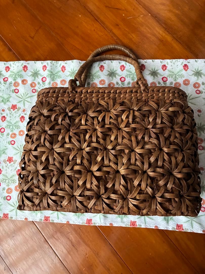 山葡萄かごバッグ　立体花　お値下げ！！