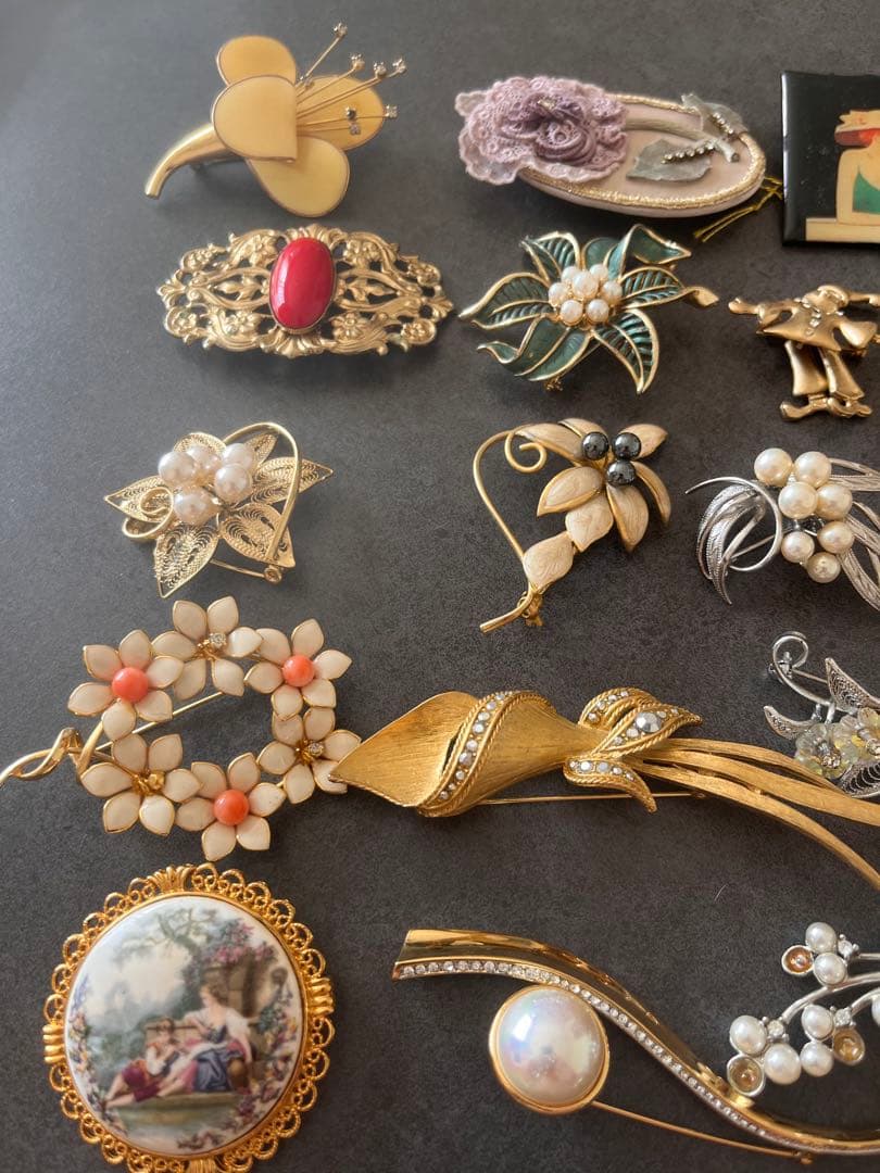 0118-3 遺品整理　ブローチまとめ　40点