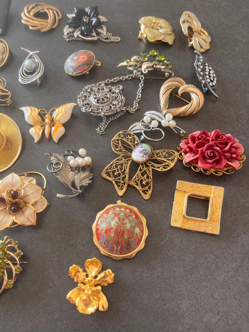 0118-3 遺品整理　ブローチまとめ　40点