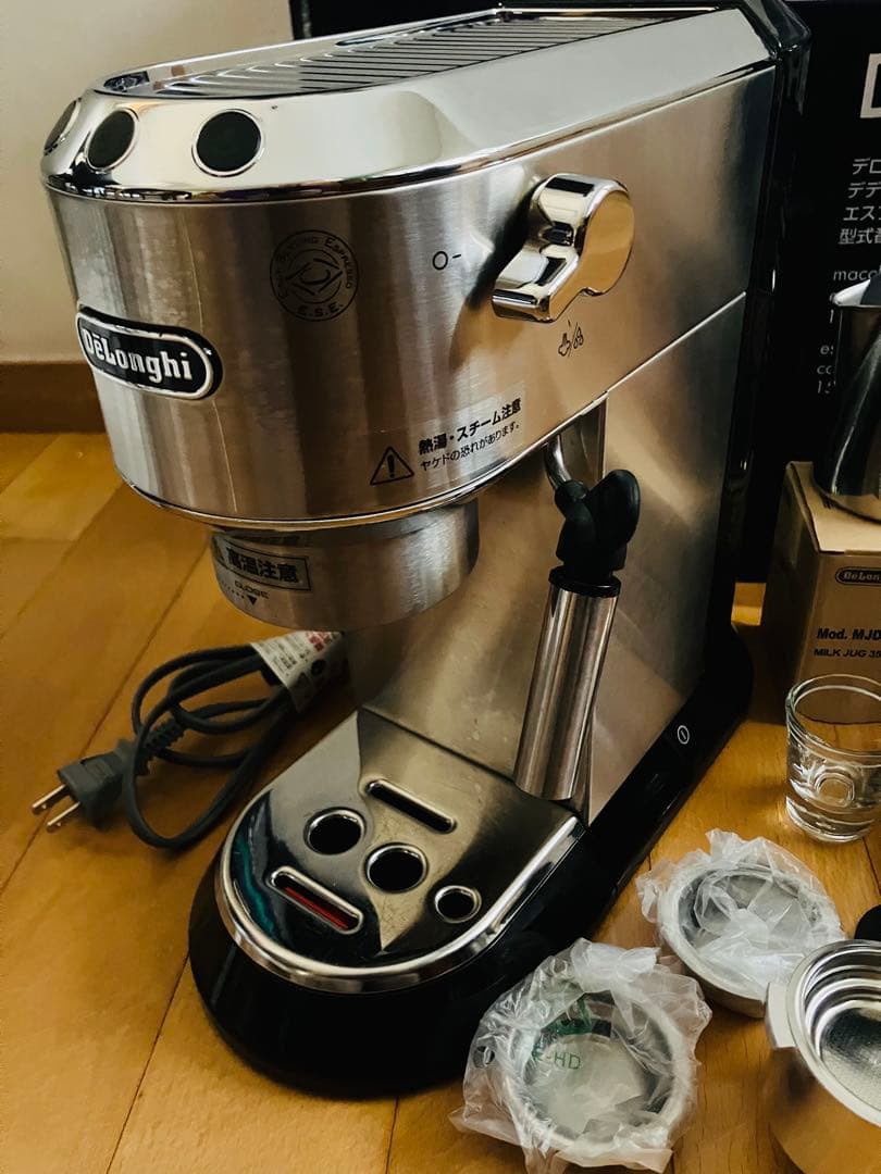 DeLonghi デロンギ　デディカ　エスプレッソマシン　EC680M 難あり品