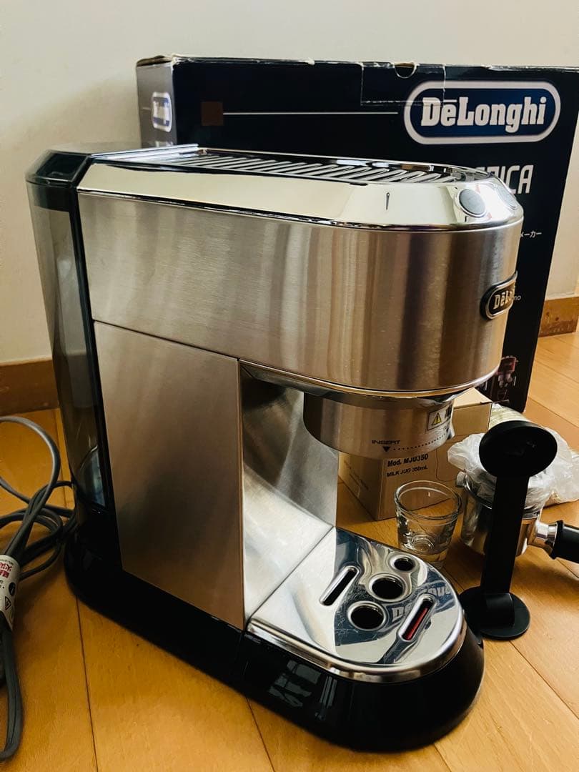 DeLonghi デロンギ　デディカ　エスプレッソマシン　EC680M 難あり品