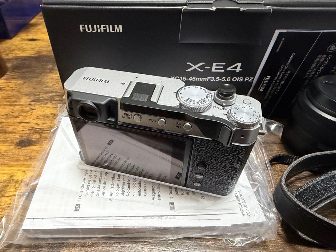 FUJIFILM X-E4 ミラーレス一眼カメラ