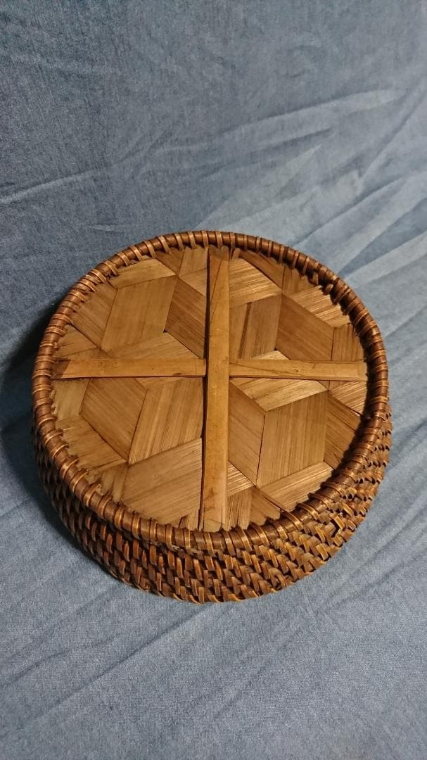 インドネシアの手編みかご