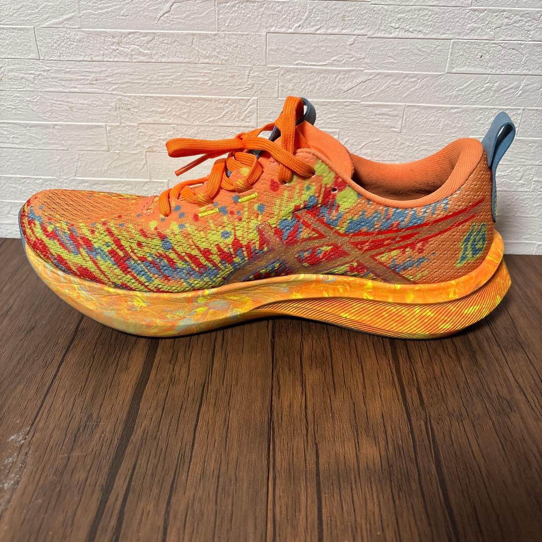 ［アシックス] 公式ストア限定ランニングシューズ NOOSA TRI 16メンズ