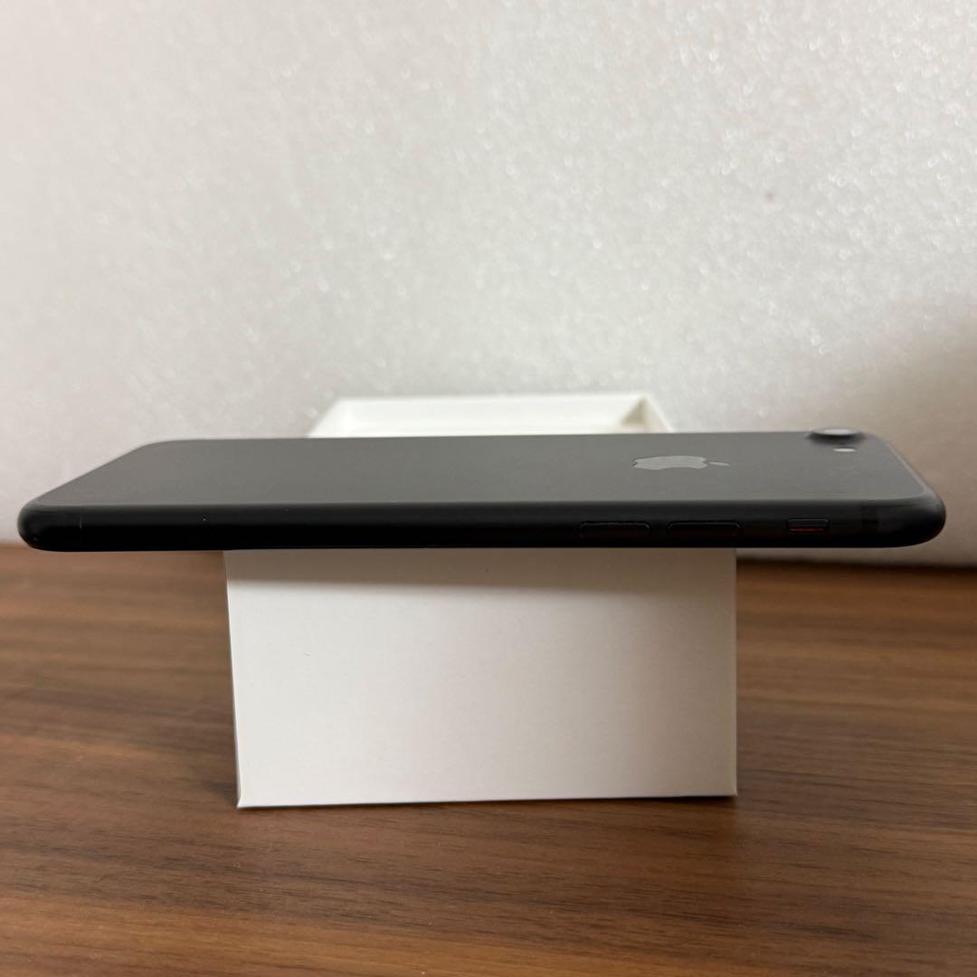 iPhone 7 本体 128GB SIMフリー　Lightningケーブル付き