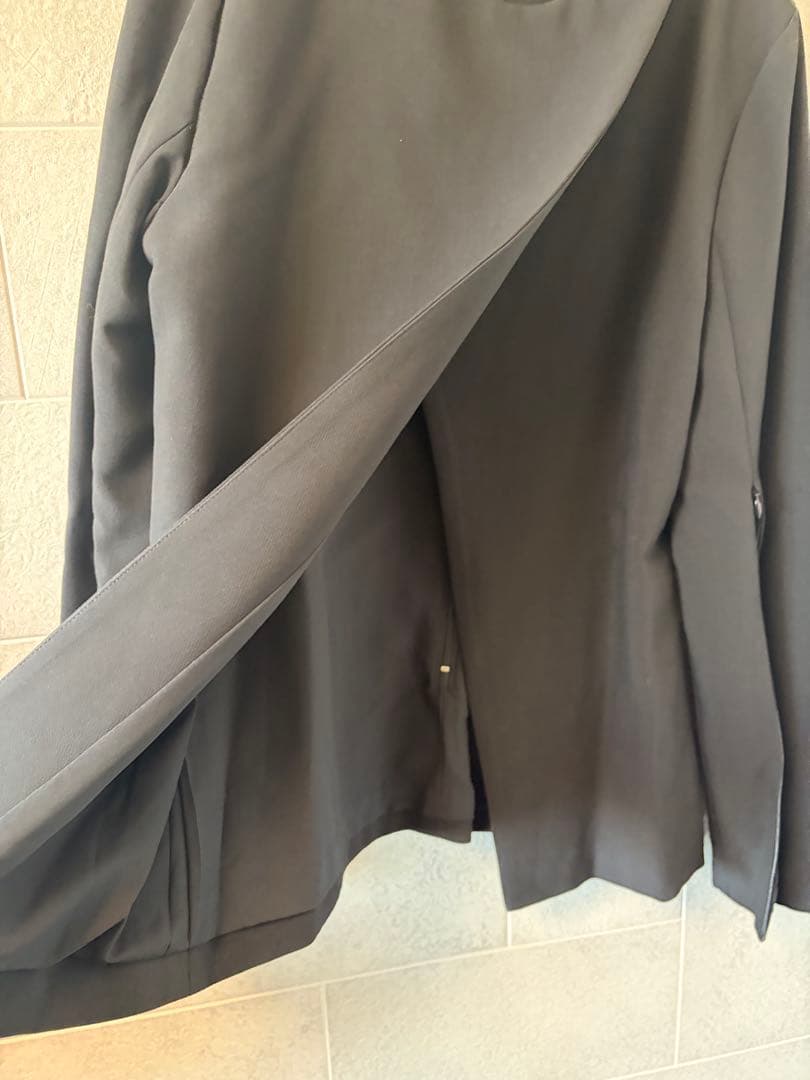 real レジル トップス 黒 袖ファスナー付き ケープ状新品未使用 ヤマダヤ