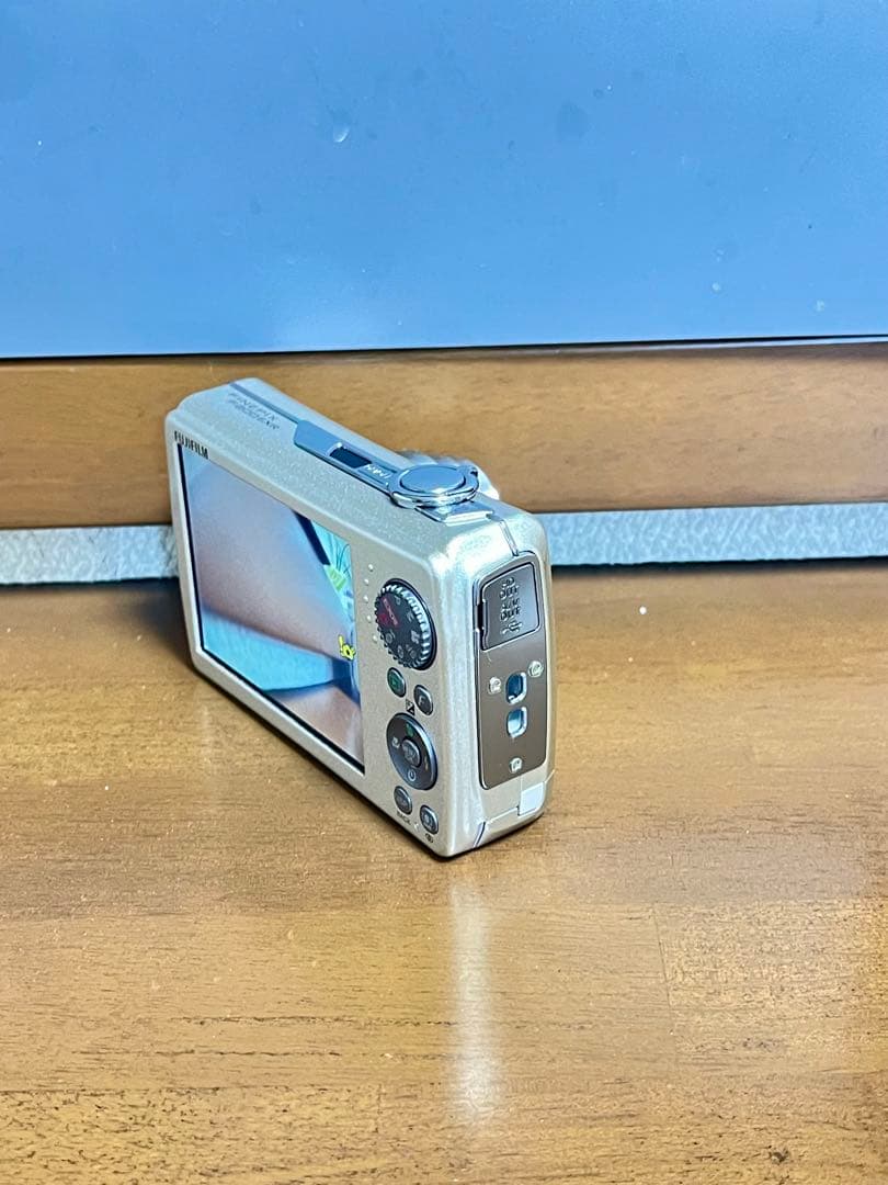 FUJIFILM FINEPIX F200EXR コンパクトデジタルカメラ