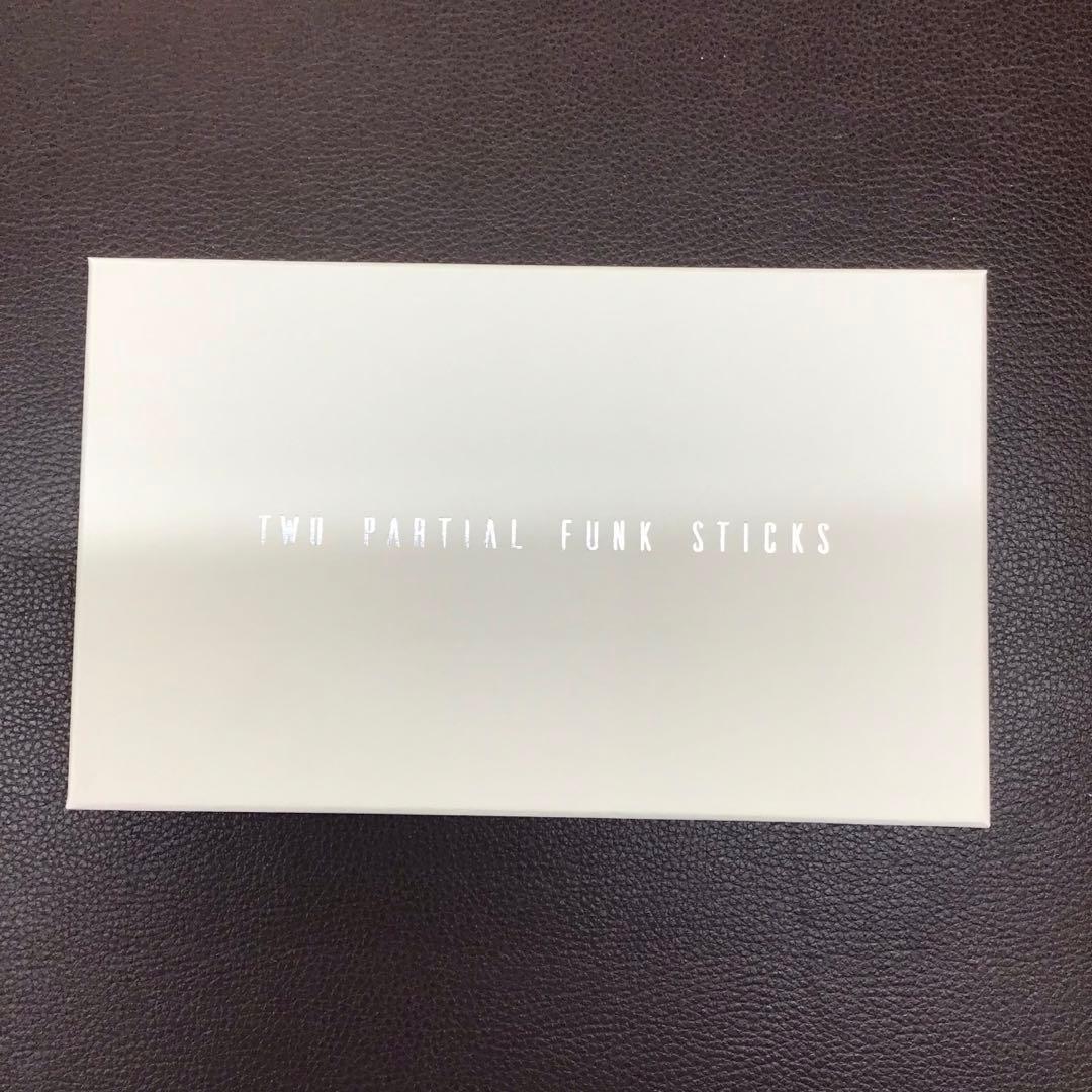 新品★TWO PARTIAL FUNK STICKS 【まつ毛UP & 唇ケア】