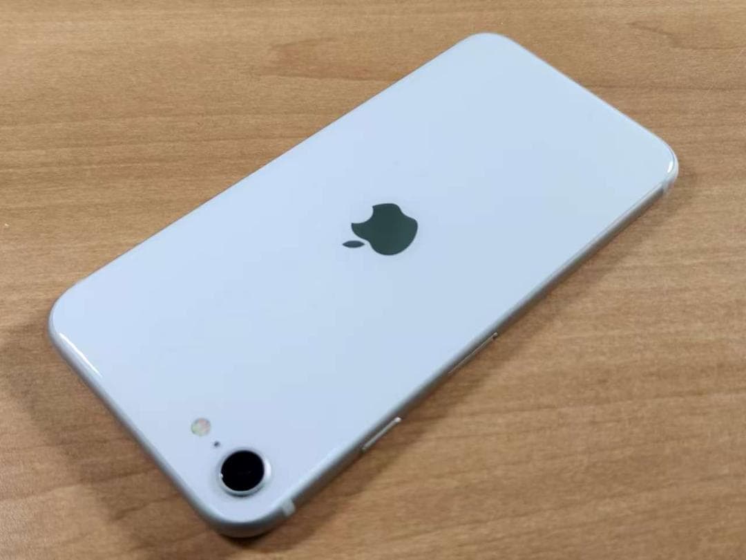 020500F iPhone SE 第3世代A2782 64GB 最大容量87%