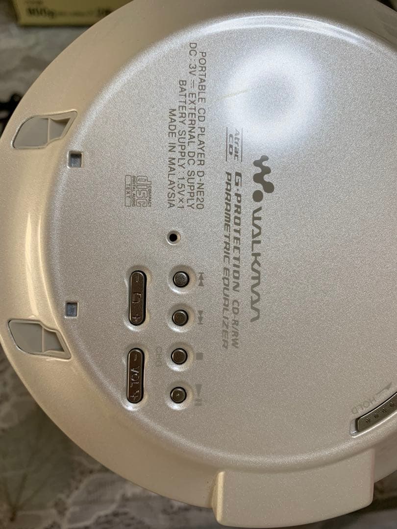 SONY CD WALKMAN D-NE20 ホワイト（動作未確認）