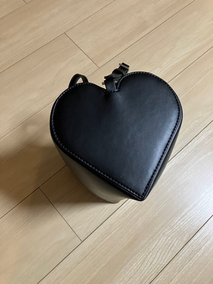 新品♡ vasic HEART HANDBAG