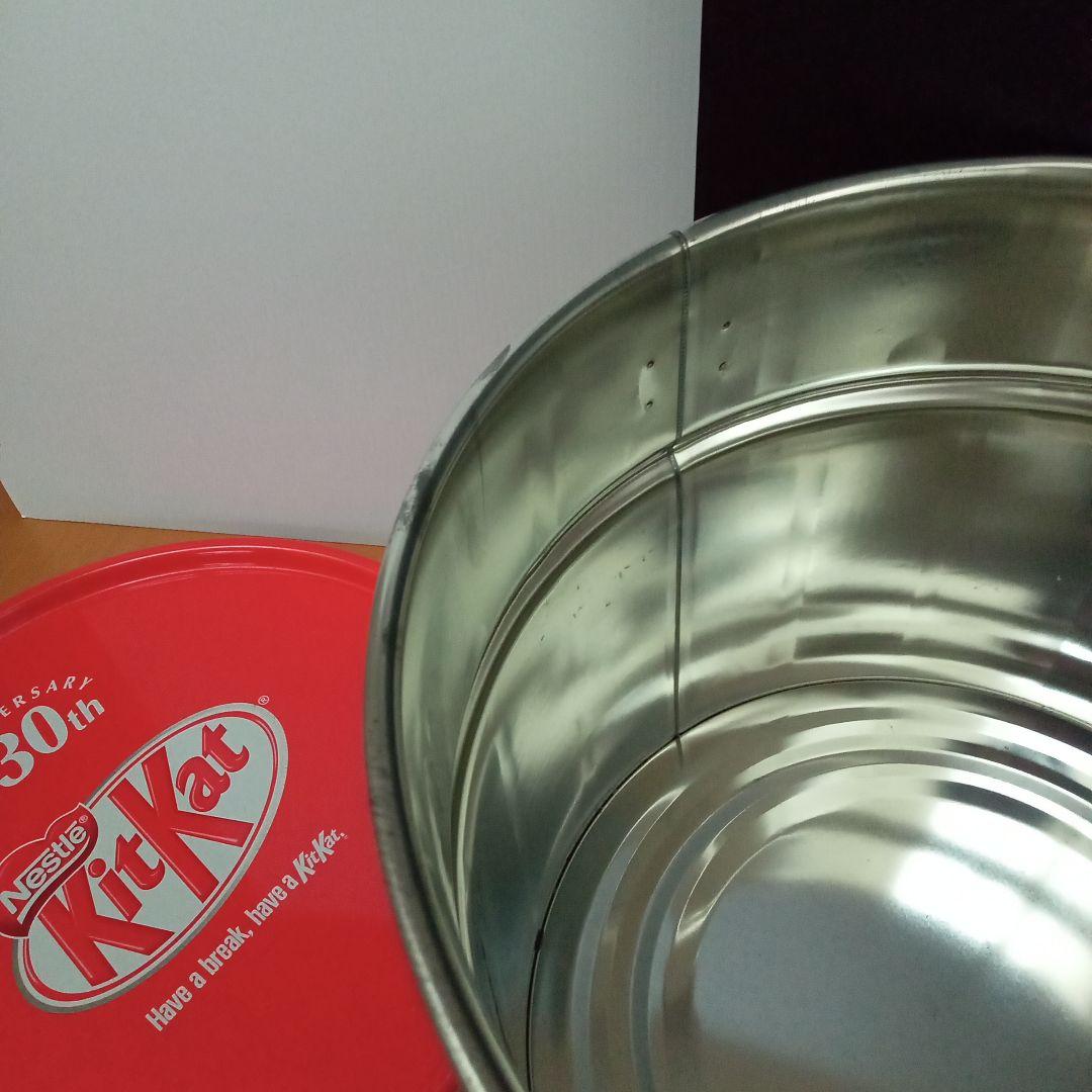 お菓子　Nestle　キットカットの蓋付き缶　非売品