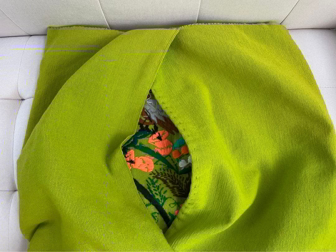 メキシコの手作りの刺繍　手織機で織られた手作りクッションカバー