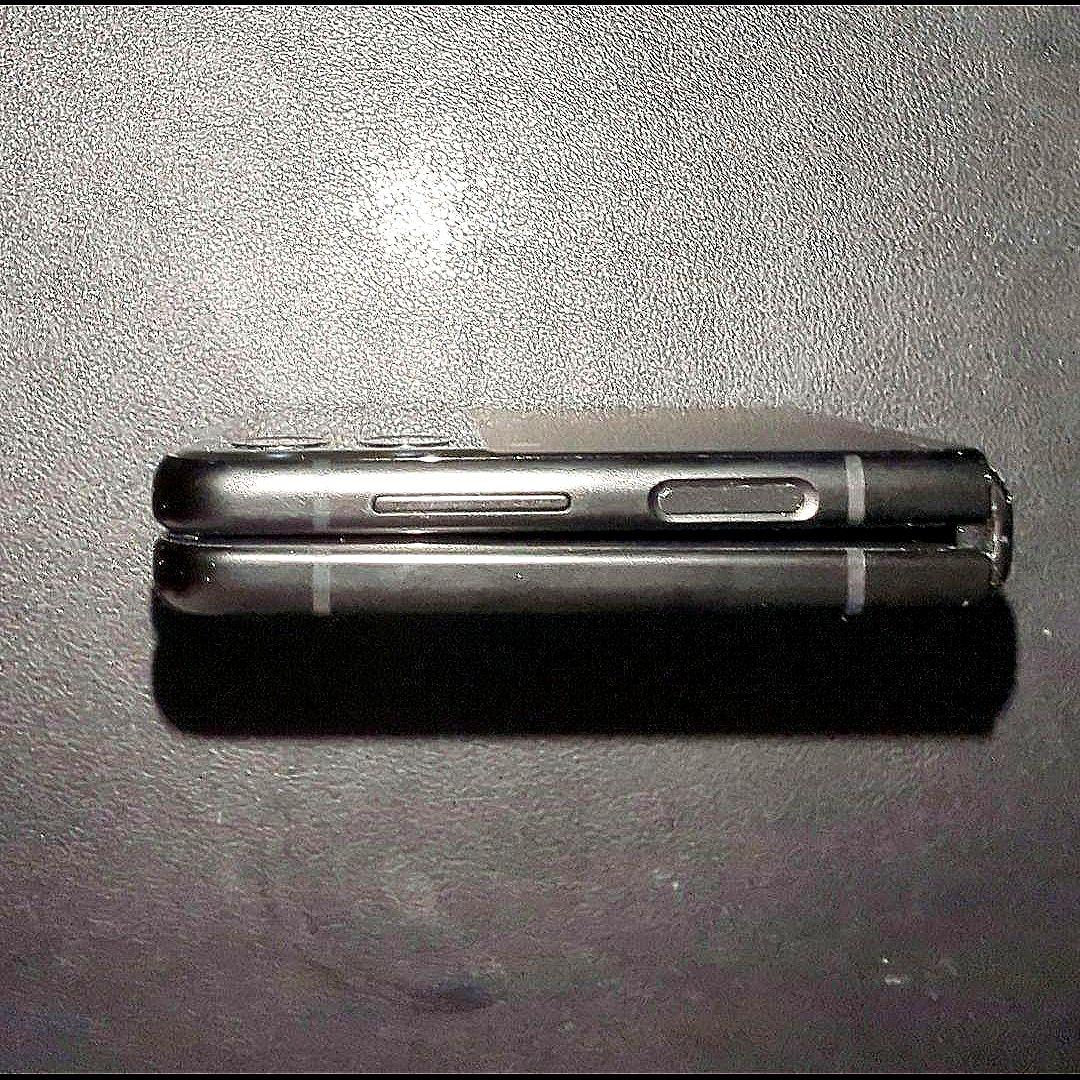 Galaxy Z Flip3 5G ファントムブラック au SCG12