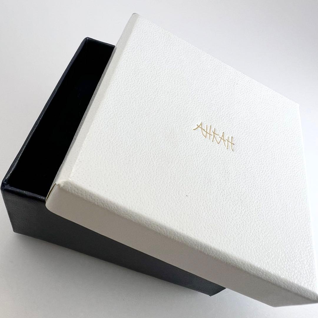 ◆ アーカー　リベット　ピアス　シングル　ダイヤパヴェ